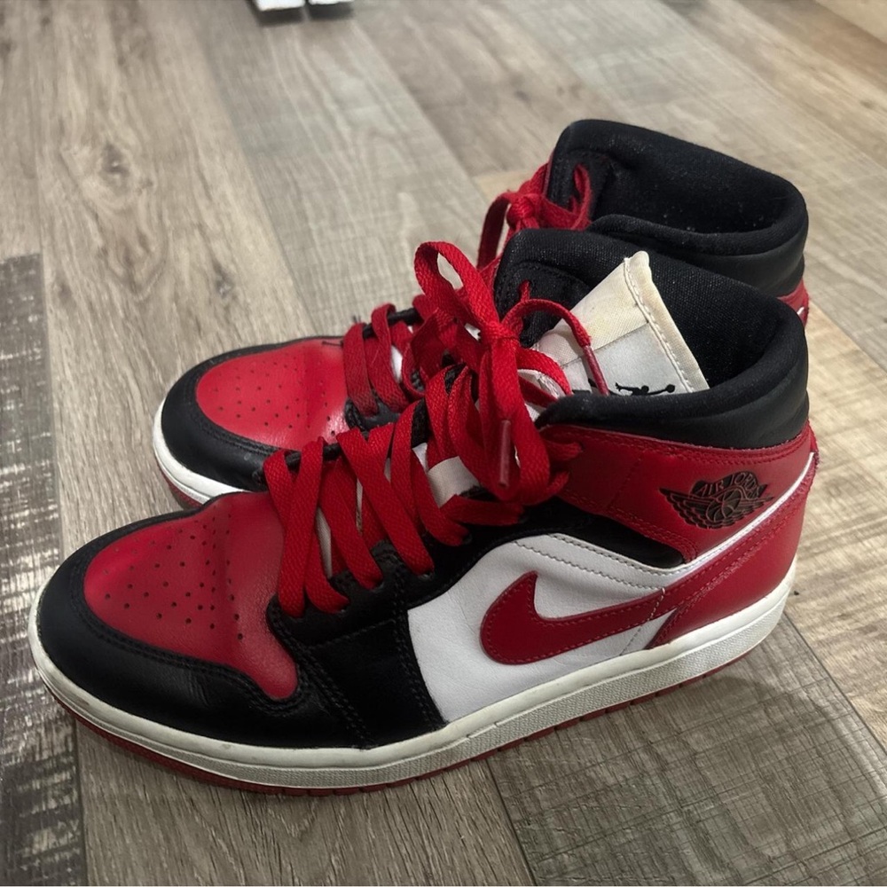 Red and black Air Jordan 1 Mid Alternate bred toe